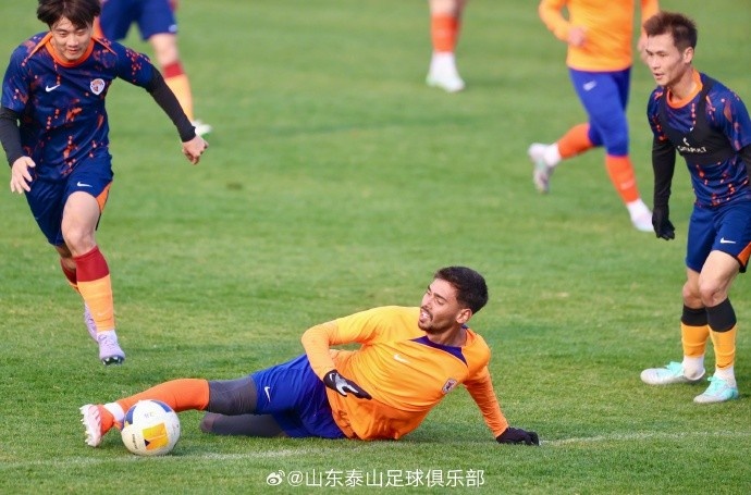  山東泰山與青島海牛在上海進行了一場熱身賽，雙方以0比0戰(zhàn)平