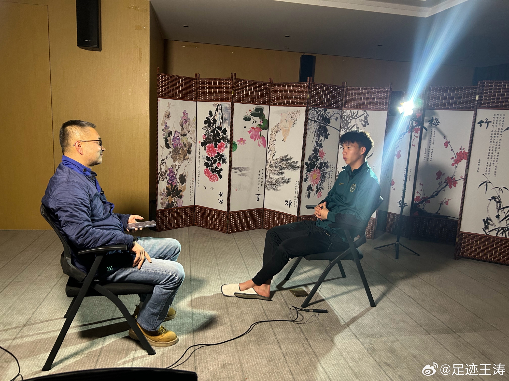  記者：王鈺棟視韋世豪為偶像&想加他微信，現(xiàn)進了國足不知加到沒