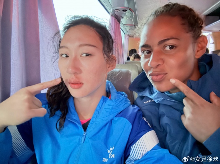  神勇！女足國(guó)門徐歡曬照，比賽中被球砸臉仍力保球門不失