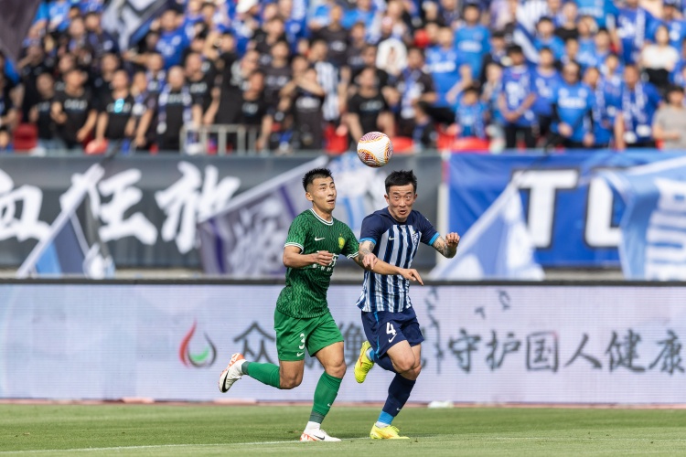  記者：何宇鵬今天熱身賽嘴被開了個口子，大腿也感覺有點緊