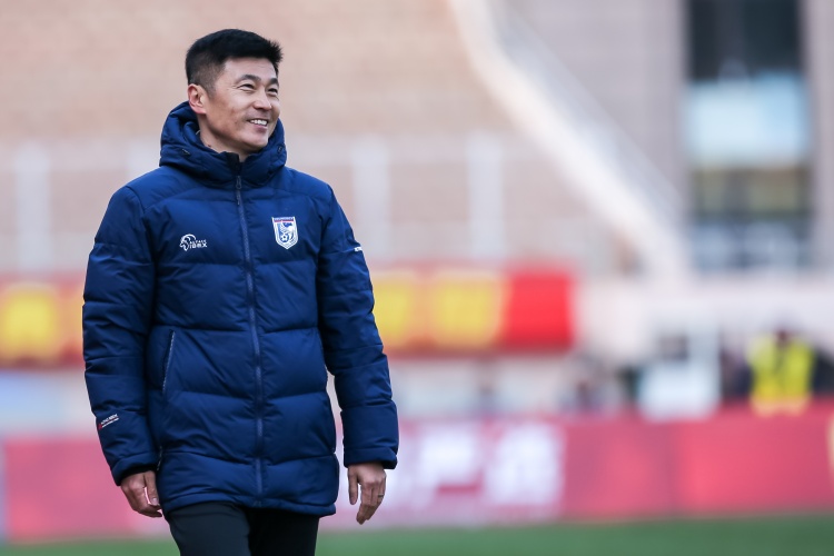  足球報(bào)：英博首發(fā)陣容幾乎換了一支球隊(duì)，主打高位逼搶強(qiáng)調(diào)奔跑