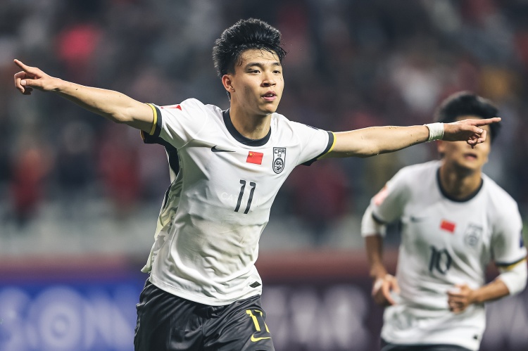  北青體育：18歲“跳級(jí)生”王鈺棟有望進(jìn)入國(guó)足客戰(zhàn)沙特名單！